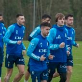 6-2 Los jugadores del Oviedo en el entrenamiento de esta mañana