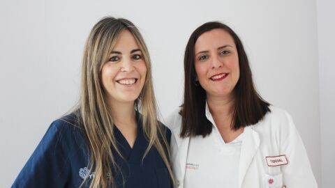 Leticia Beltr&aacute;n (a la derecha de la foto) con la Dra. Mar&iacute;a Vizca&iacute;no