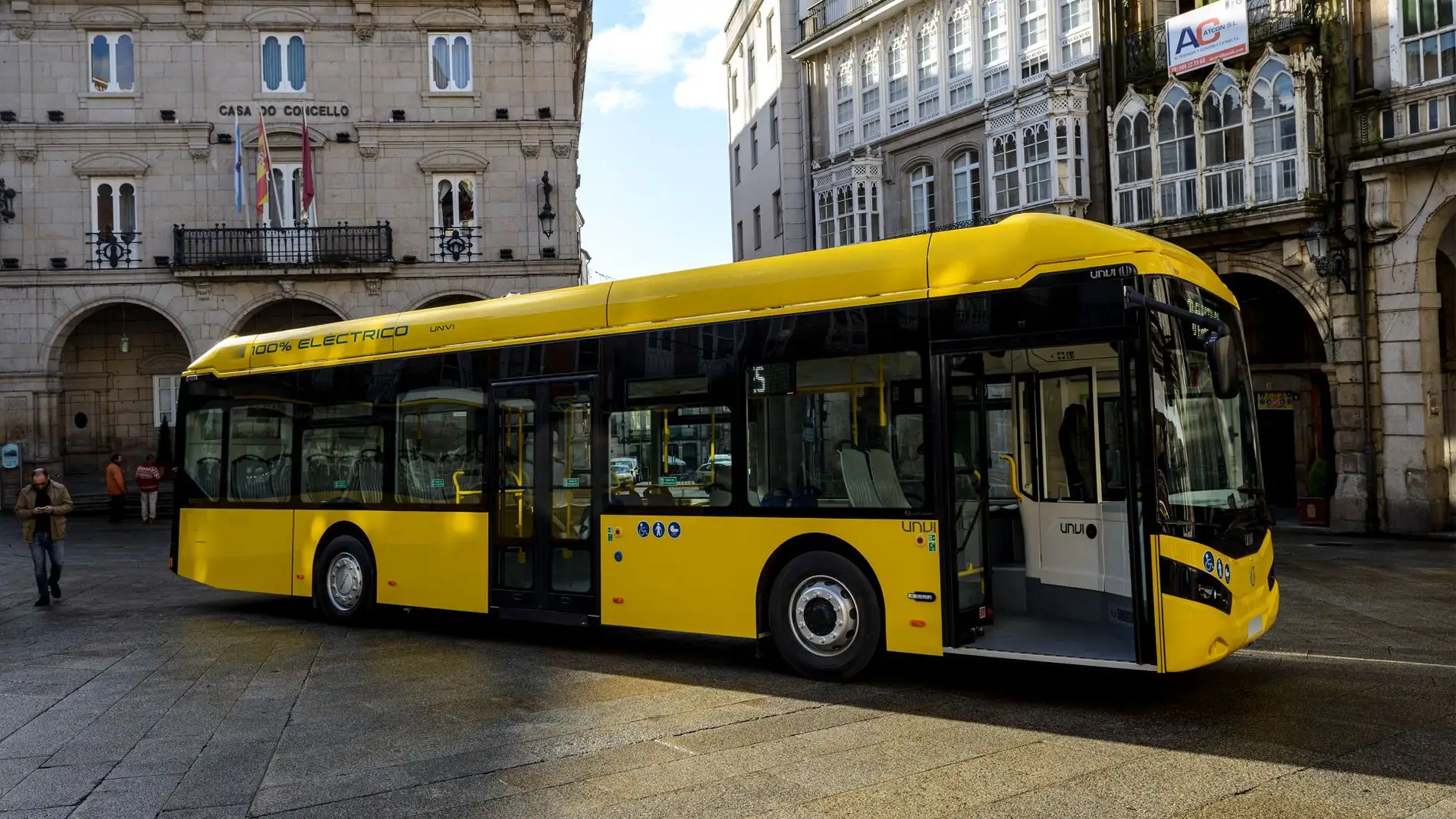 Os primeiros autobuses urbanos eléctricos incorporaranse á frota da cidade