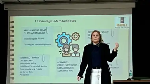 Mariel Piqueres en una formación del profesorado Mariel Piqueres en una formación del profesorado