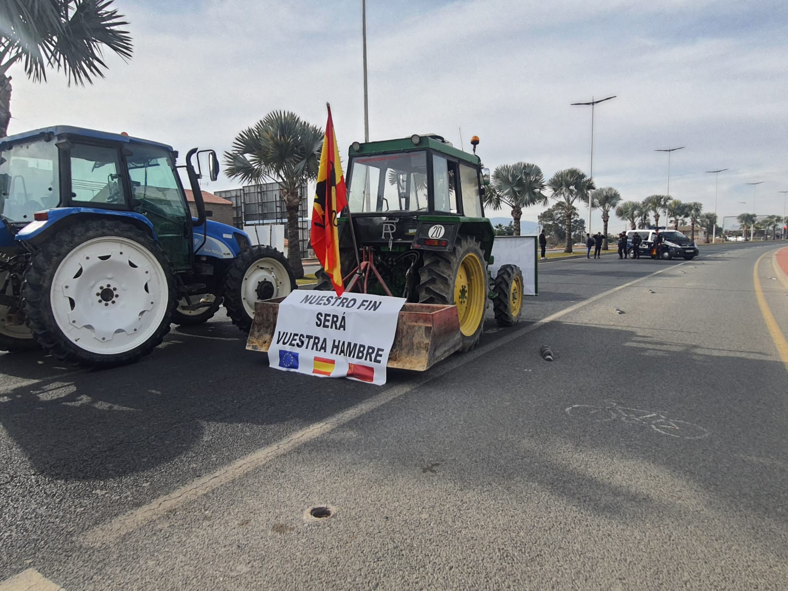 Las movilizaciones de los agricultores paralizan las principales carreteras de la Región Las movilizaciones de los agricultores paralizan las principales carreteras de la Región