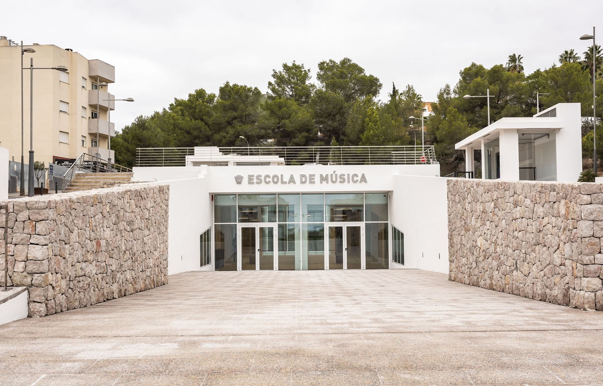 Onda Cero conoce la nueva Escuela de Música de Santa Eulària des Riu junto a su directora Marilina Yern Onda Cero conoce la nueva Escuela de Música de Santa Eulària des Riu junto a su directora Marilina Yern