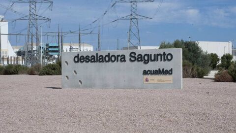 Exteriores de la desaladora de Acuamed en Sagunto