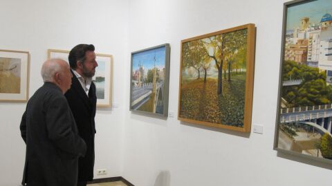 Diaz Tripiana con el alcalde de Elche en la inauguraci&oacute;n de su exposici&oacute;n