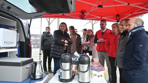 La Junta refuerza su apuesta por la atención social en el medio rural al financiar 27 vehículos asistenciales a Cruz Roja con 1,7 millones de euros .