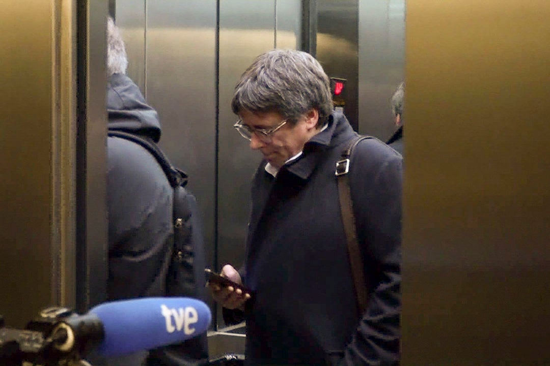 Los fiscales contradicen al ponente y quieren que el Supremo investigue a Puigdemont por terrorismo Los fiscales contradicen al ponente y quieren que el Supremo investigue a Puigdemont por terrorismo