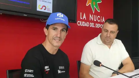 El medallista olímpico Carlos Coloma junto al concejal de deportes de La Nucía Sergio Villalba. El medallista olímpico Carlos Coloma junto al concejal de deportes de La Nucía Sergio Villalba.