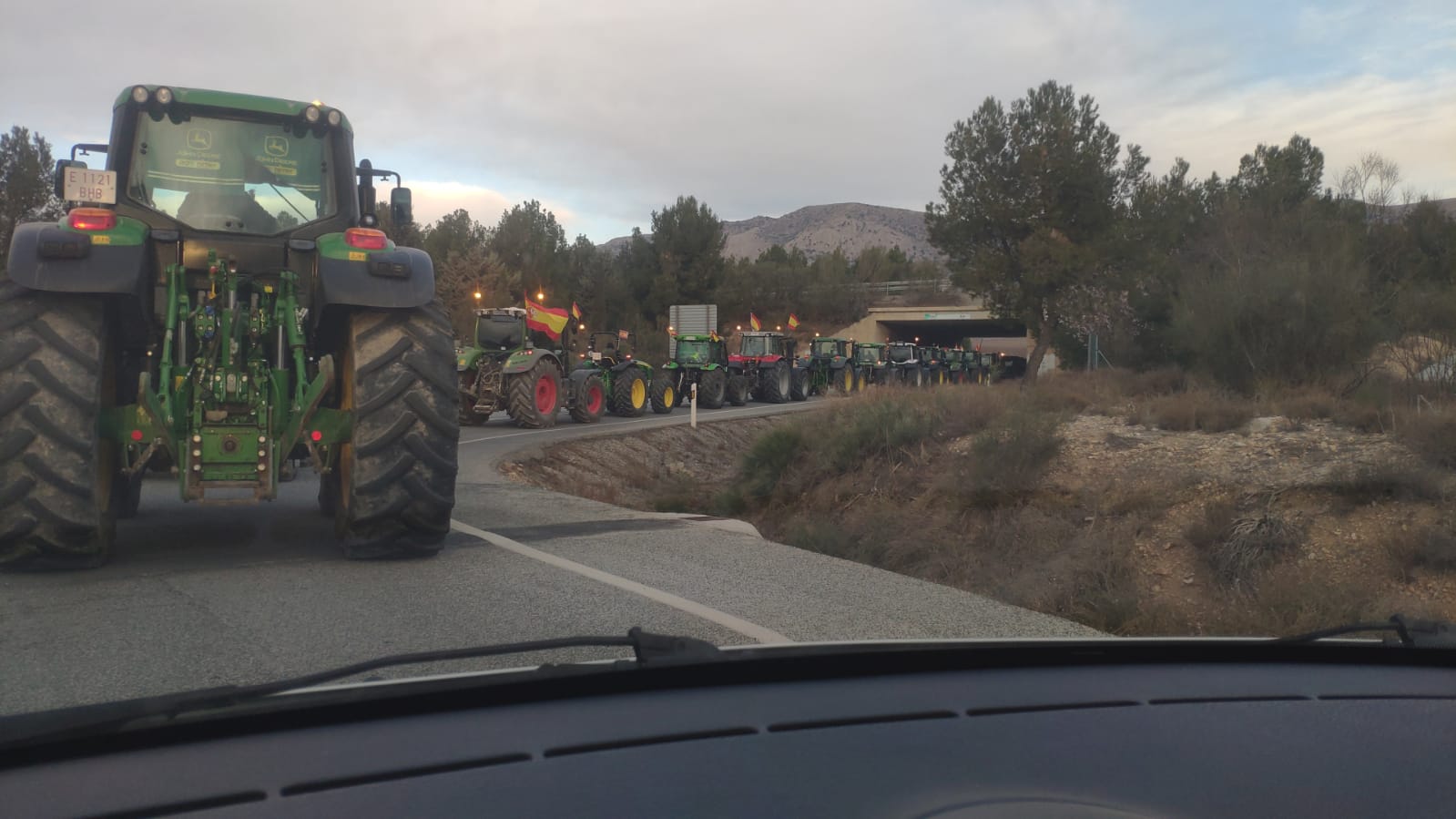 Los agricultores de Los Vélez se unen a las protestas europeas y marchan a Baza en tractor Los agricultores de Los Vélez se unen a las protestas europeas y marchan a Baza en tractor