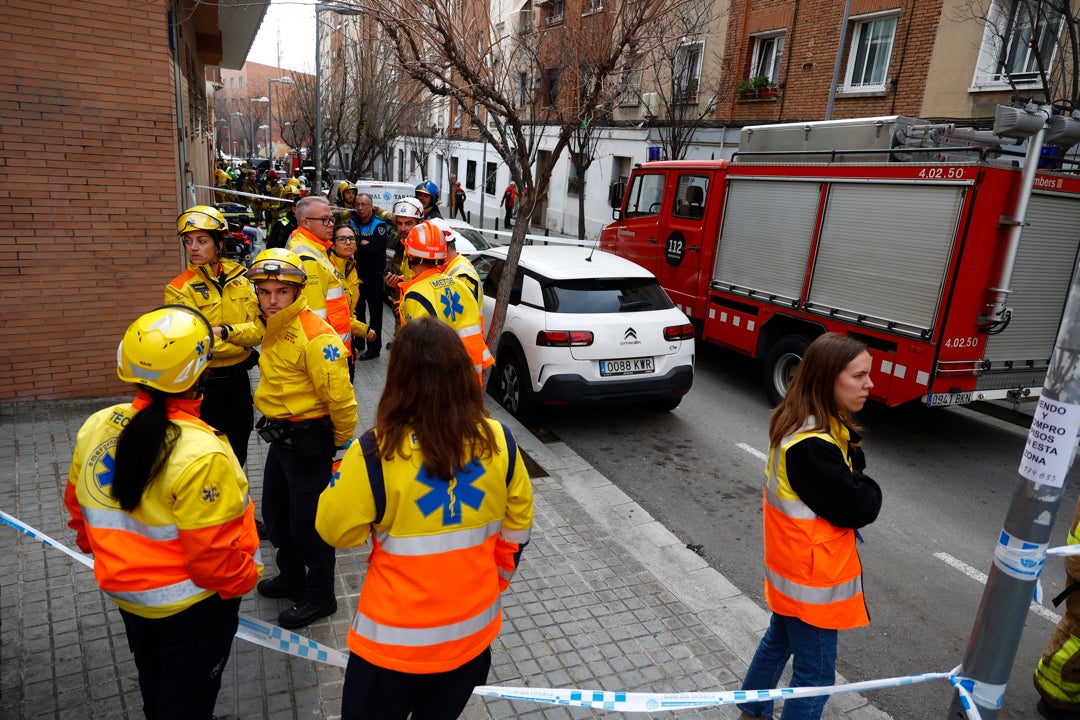 Los bomberos de Badalona descartan heridos tras el derrumbe de un edificio de cinco plantas Los bomberos de Badalona descartan heridos tras el derrumbe de un edificio de cinco plantas