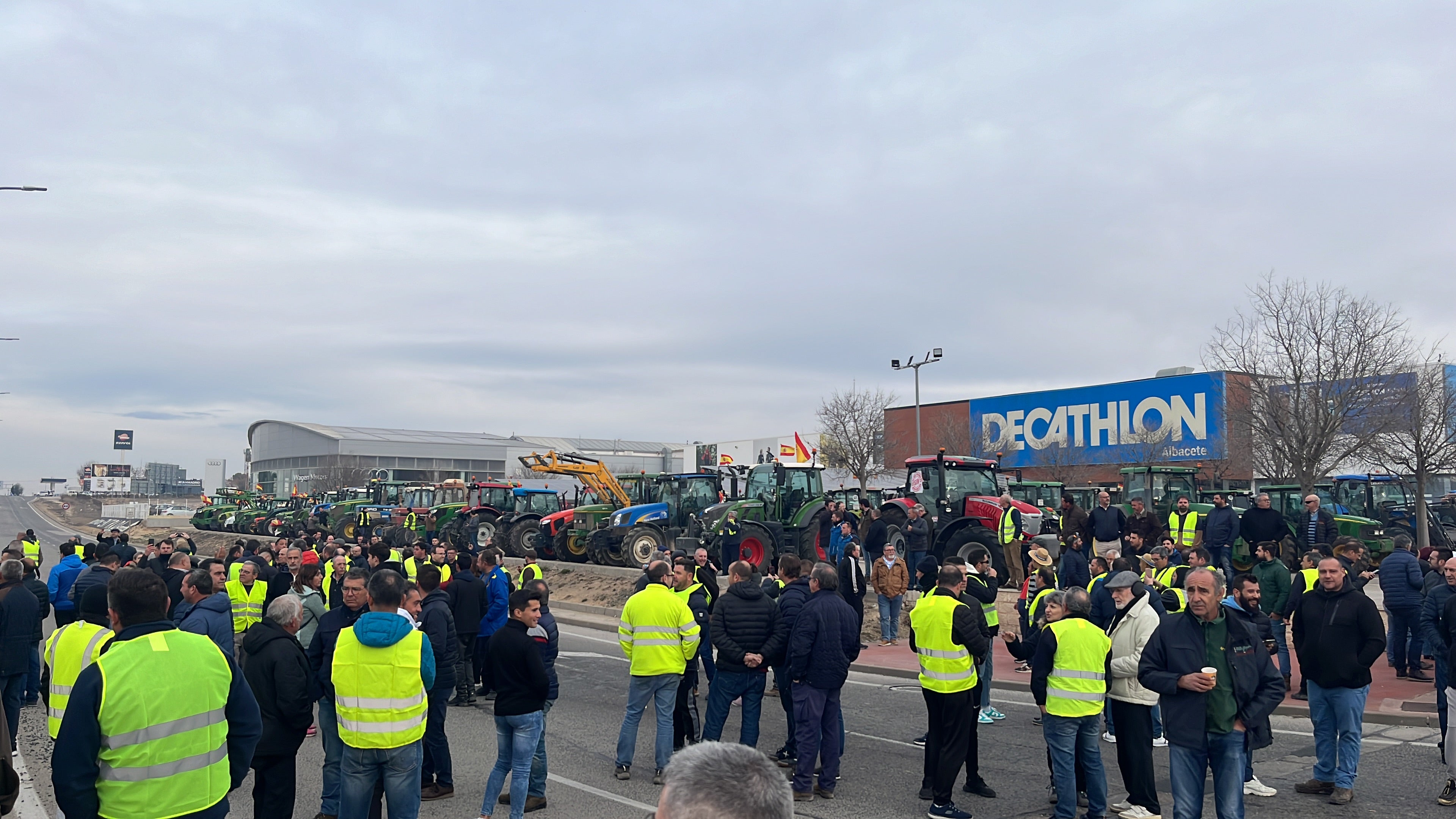 Colapso en la ciudad de Albacete con la presencia de cerca de un millar de tractores Colapso en la ciudad de Albacete con la presencia de cerca de un millar de tractores
