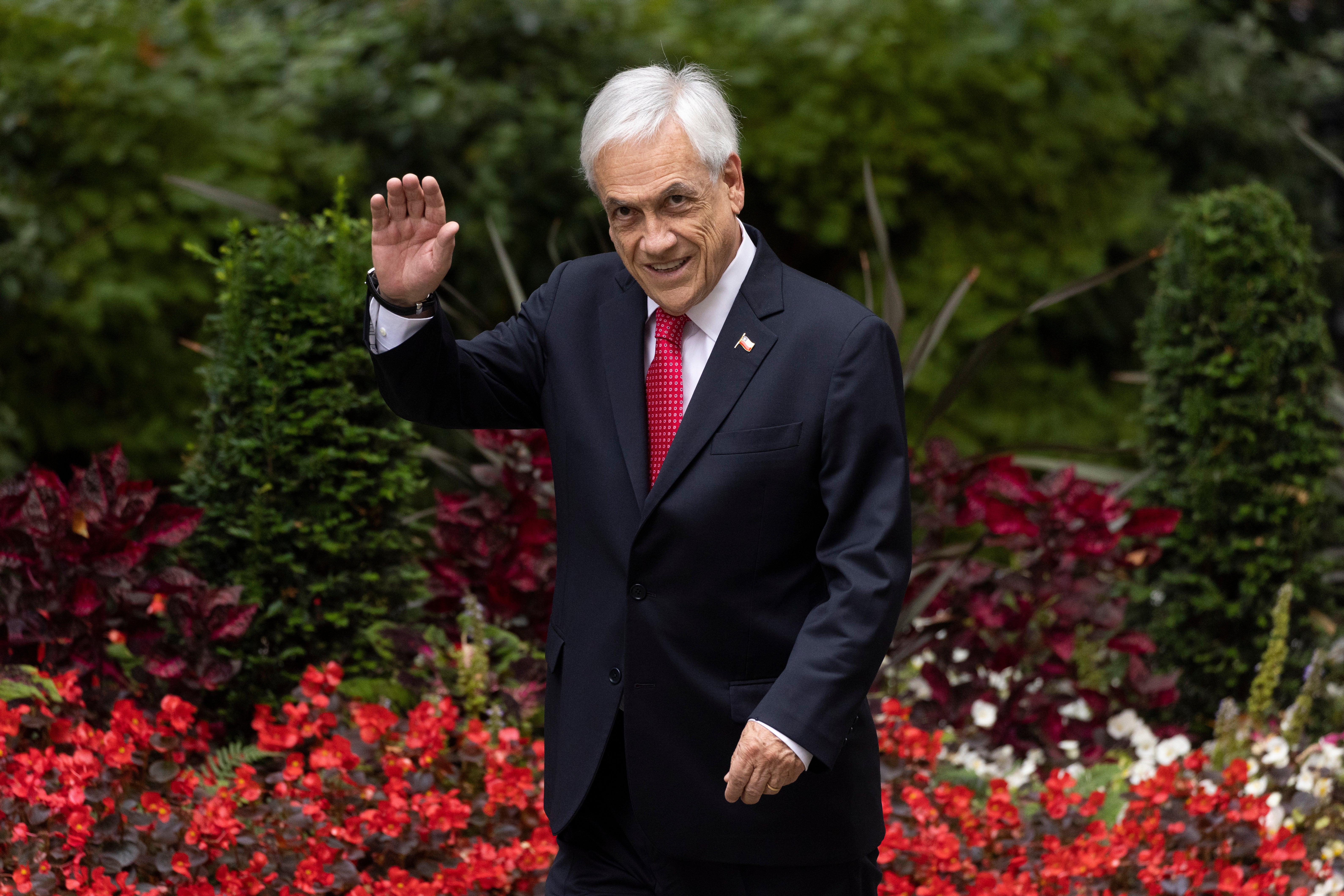Cristian Pizarro, editor del diario El Mercurio define a Piñera como el "gran padre de la centro-derecha chilena" Cristian Pizarro, editor del diario El Mercurio define a Piñera como el "gran padre de la centro-derecha chilena"
