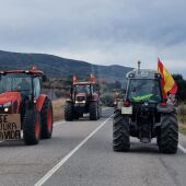 El sector primario bloquea diferentes carreteras de la provincia de Castellón