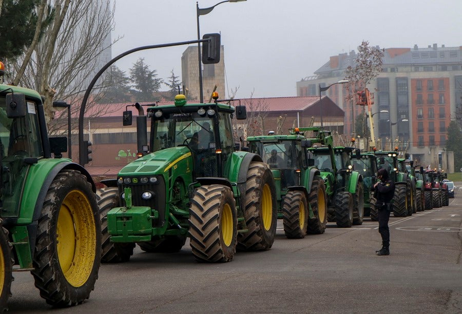 Segunda jornada de protestas del campo con nuevos cortes de carreteras en Extremadura Segunda jornada de protestas del campo con nuevos cortes de carreteras en Extremadura