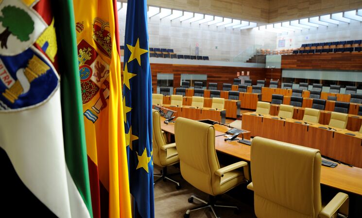 El Regadío de Tierra de Barros, la Agricultura o la financiación autonómica a debate en el pleno de la Asamblea de este jueves El Regadío de Tierra de Barros, la Agricultura o la financiación autonómica a debate en el pleno de la Asamblea de este jueves
