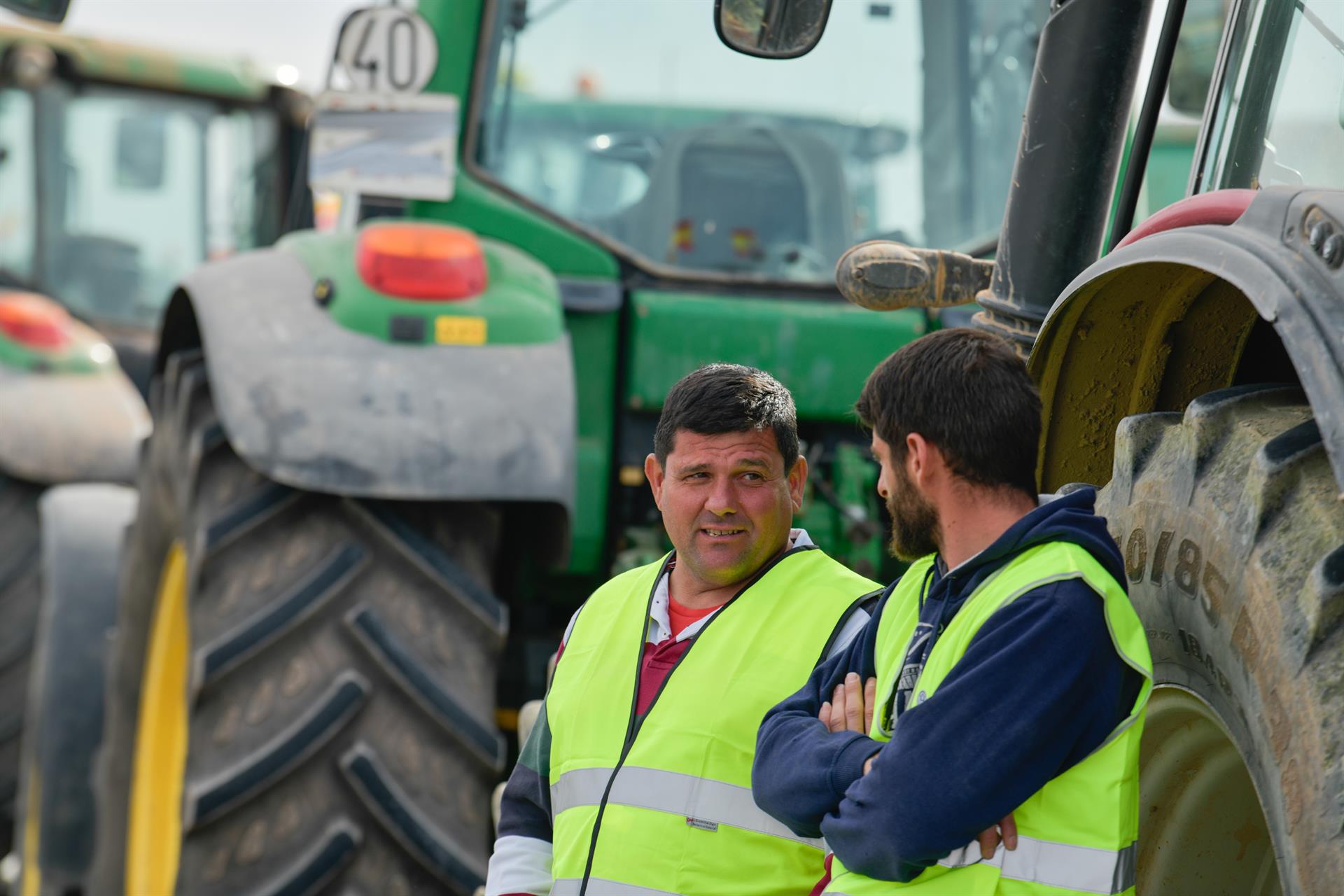 La tractorada se mantiene este jueves en la rotonda de Purchil La tractorada se mantiene este jueves en la rotonda de Purchil