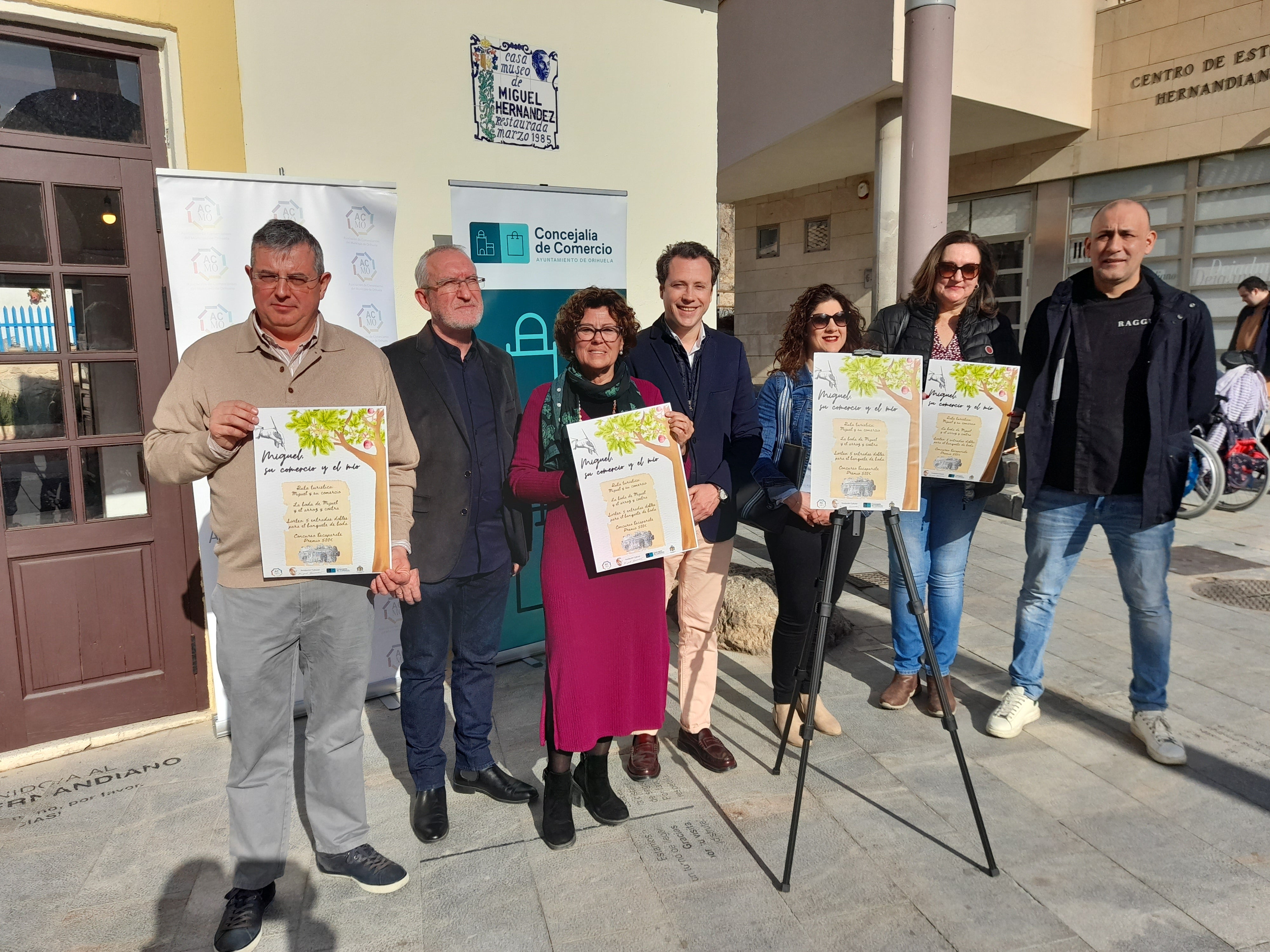 El comercio de Orihuela presenta la campaña 'Miguel, su comercio y el mío' con una recreación de la boda del poeta El comercio de Orihuela presenta la campaña 'Miguel, su comercio y el mío' con una recreación de la boda del poeta