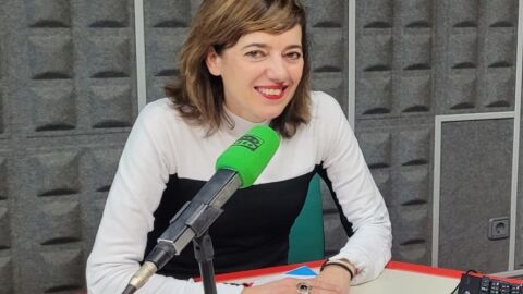 Entrevista a la candidata de Sumar Galicia, Marta Lois, en Onda Cero Galicia. Foto: Carlos Otero/Onda Cero