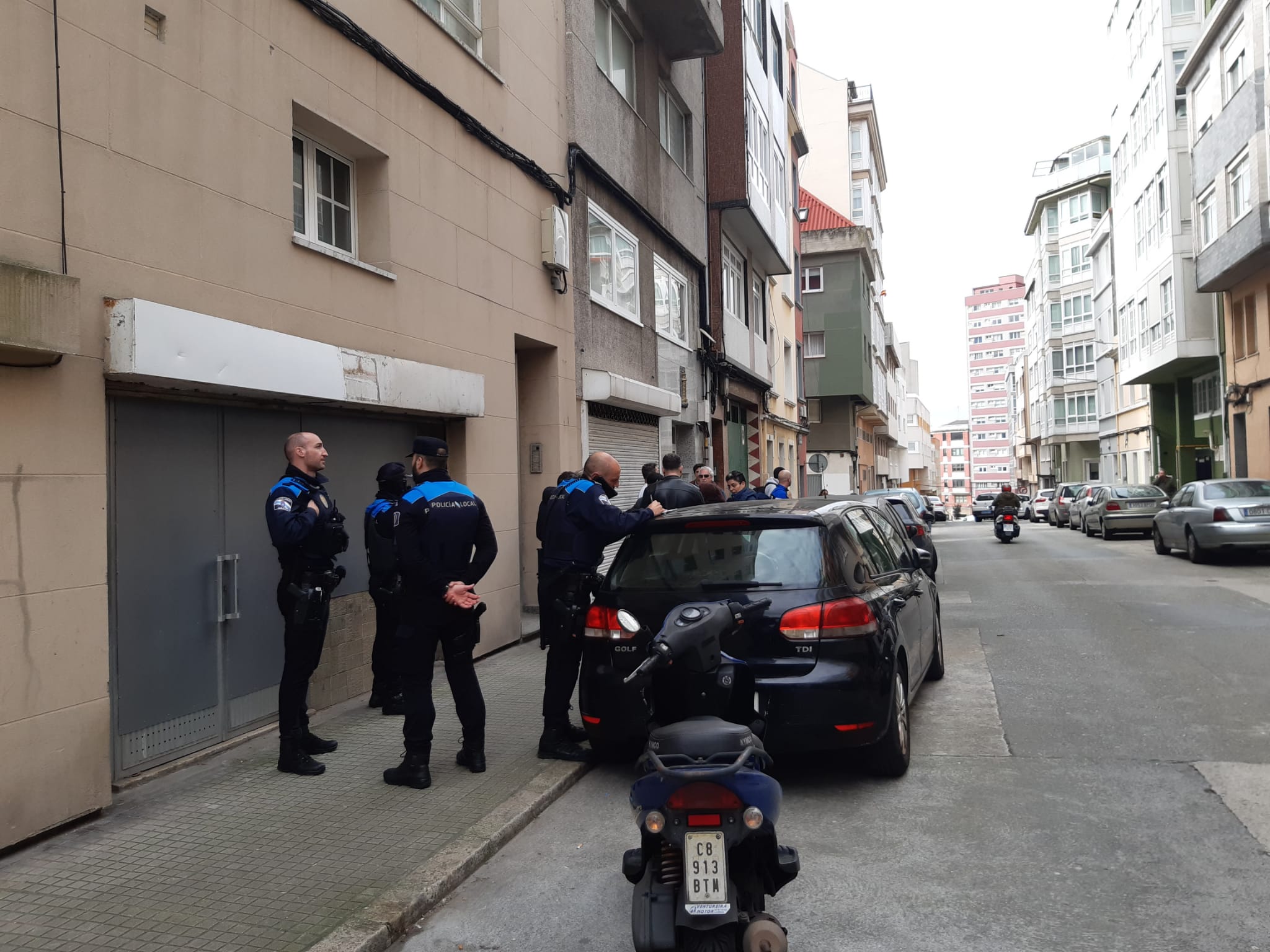 Vecinos de Monte Alto denuncian que los okupas de la calle Washington se han trasladado a un edificio apuntalado en Santo Tomás Vecinos de Monte Alto denuncian que los okupas de la calle Washington se han trasladado a un edificio apuntalado en Santo Tomás
