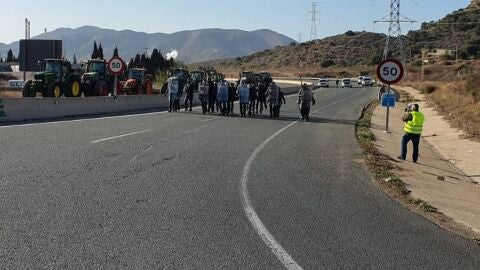 Los antidisturbiosde la Guardia Civil en el Valle de Escombreras