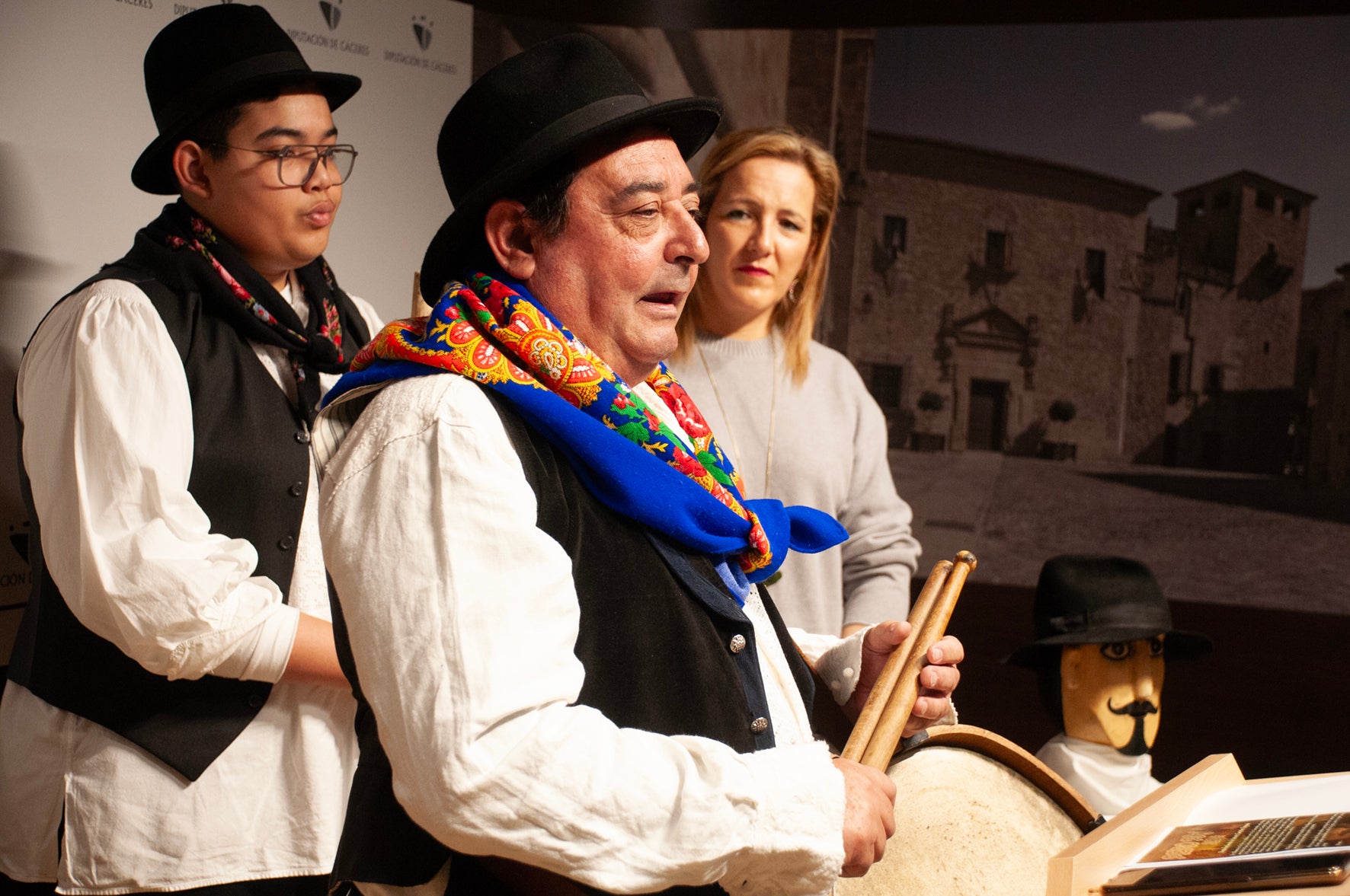 Villanueva de la Vera triplica durante estos días su población gracias a la celebración de la Fiesta del Pero Palo Villanueva de la Vera triplica durante estos días su población gracias a la celebración de la Fiesta del Pero Palo