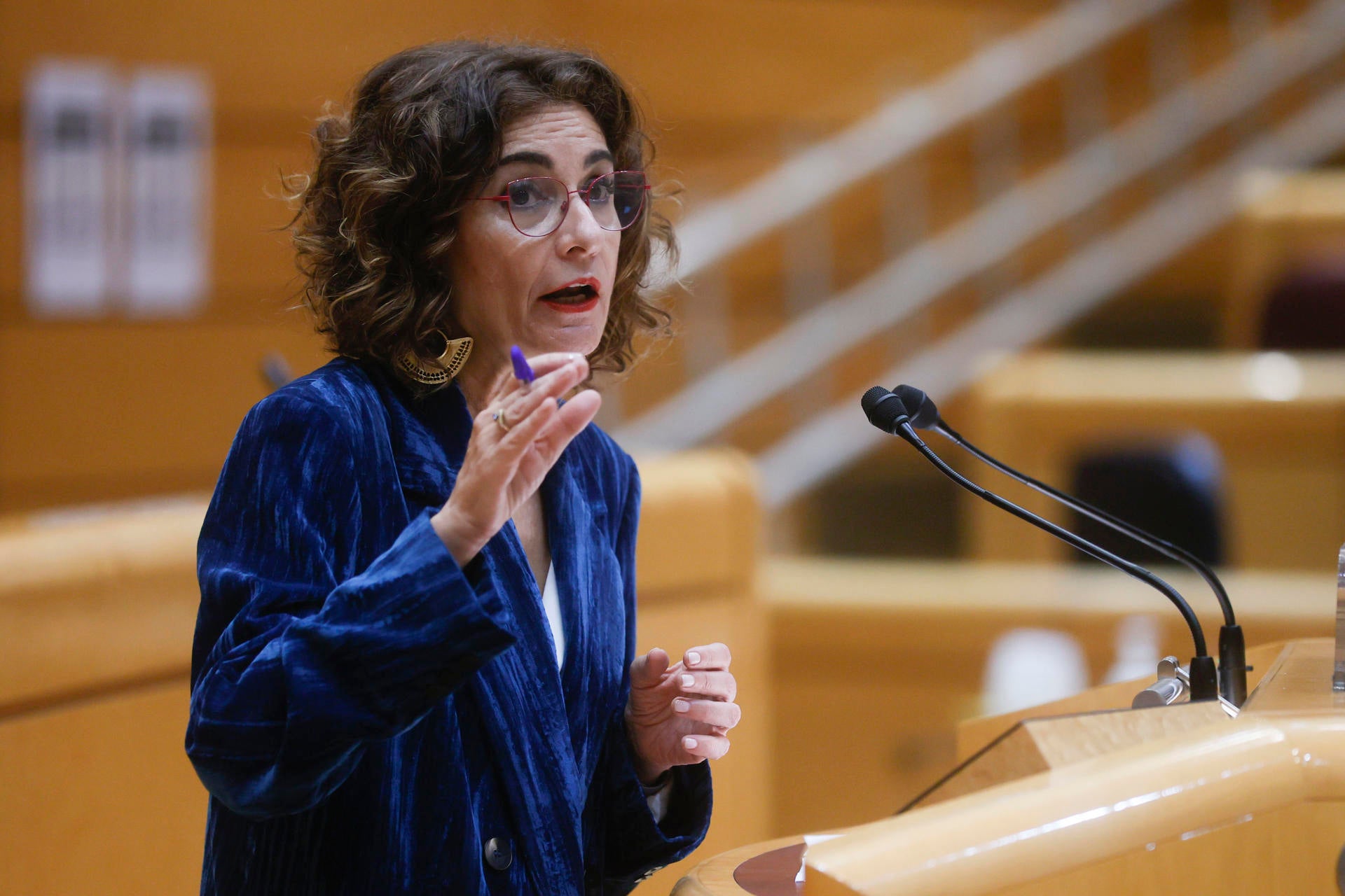 El PP tumba la senda de déficit del Gobierno en el Senado y retrasa los Presupuestos El PP tumba la senda de déficit del Gobierno en el Senado y retrasa los Presupuestos