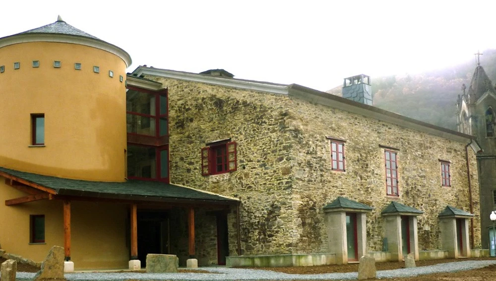 El Centro de Artesanía de Bres Taramundi trata de introducir tendencias más modernas de artesanía contemporánea y diseño. El Centro de Artesanía de Bres Taramundi trata de introducir tendencias más modernas de artesanía contemporánea y diseño.