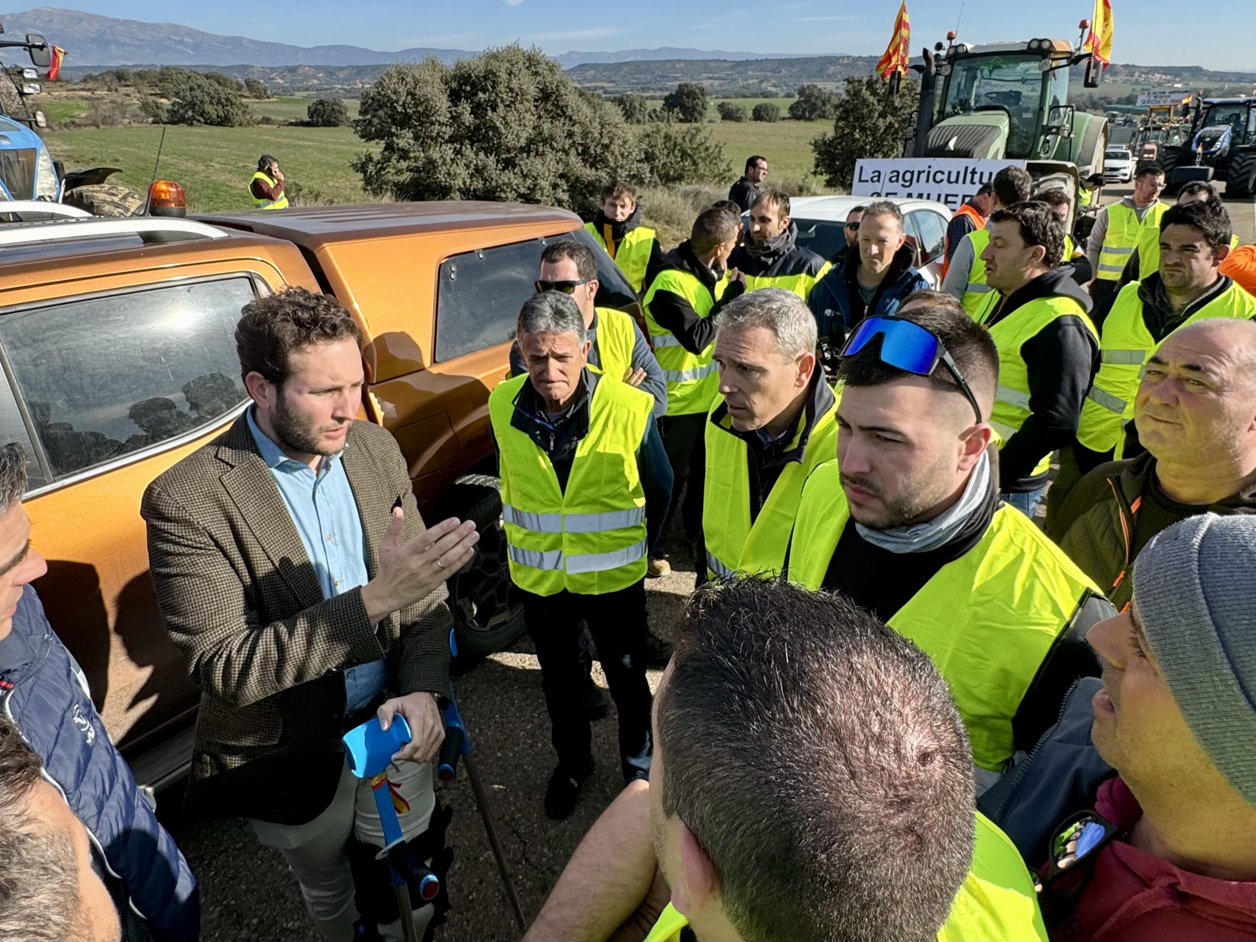 Indignación de los agricultores tras ser retenidos en las entradas a Huesca Indignación de los agricultores tras ser retenidos en las entradas a Huesca