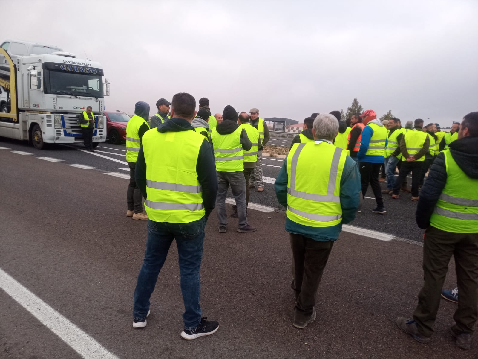 Cortes en carreteras secundarias y autovías en la tercera jornada de manifestaciones Cortes en carreteras secundarias y autovías en la tercera jornada de manifestaciones