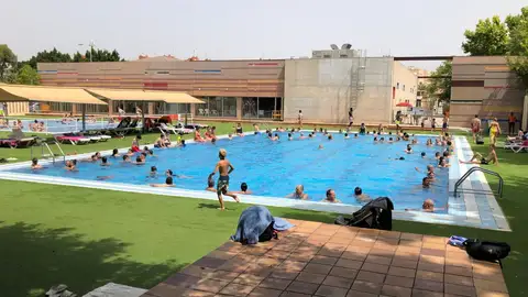 Una de las piscinas descubiertas municipales de Elche. Una de las piscinas descubiertas municipales de Elche.