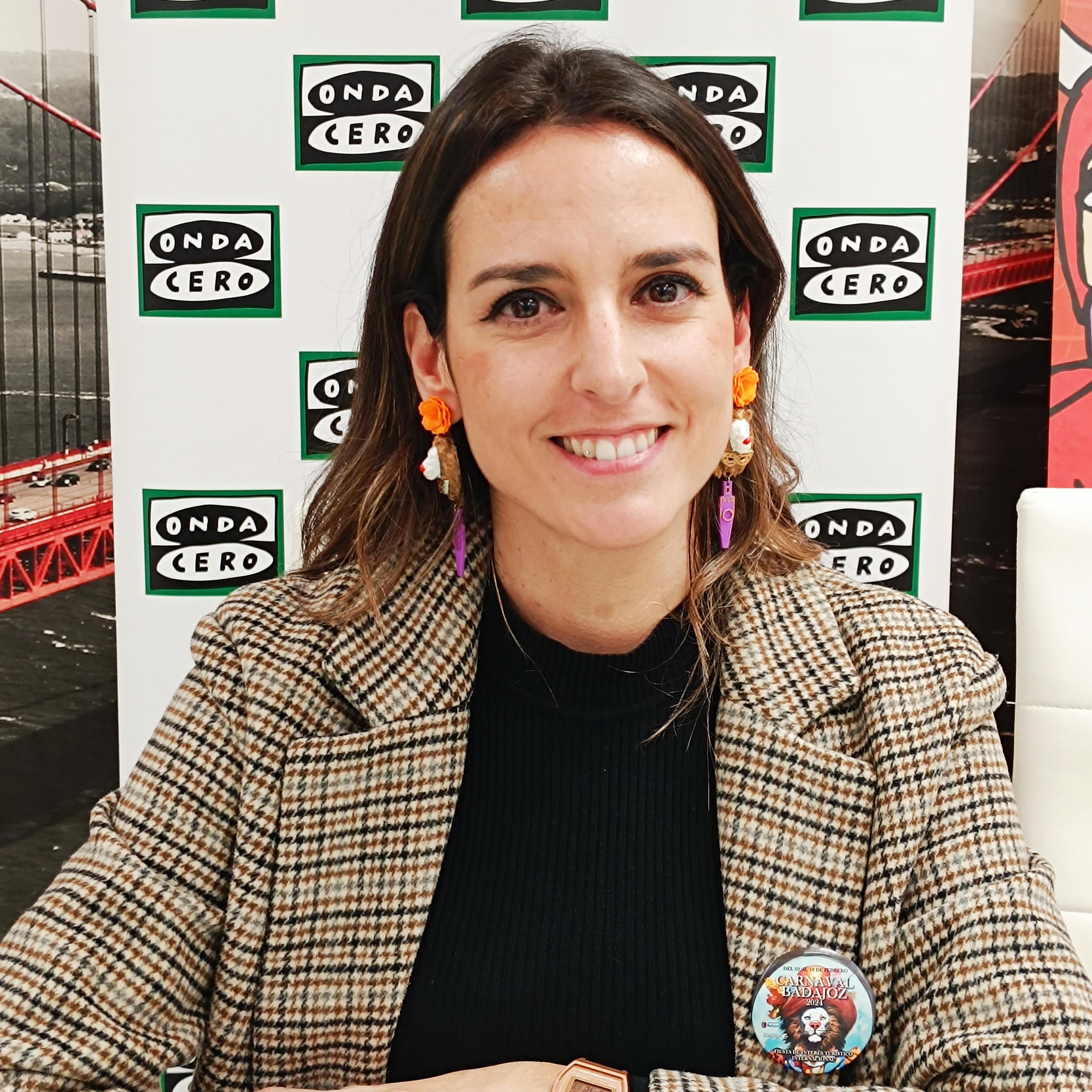 Sandra Mangas, diseñadora de pendientes 3D para carnaval Sandra Mangas, diseñadora de pendientes 3D para carnaval