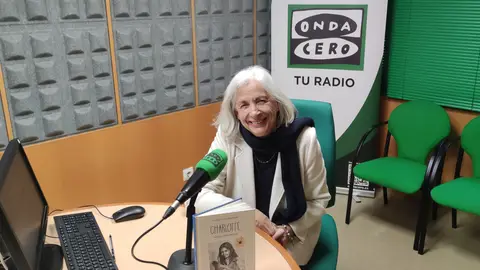 Hoxe tomamos a última con Consuelo Vercher e o seu primeiro libro para persoas lectoras a partir dos 9 anos: “Charlotte” Entrevista en Máis de Un Pontevedra