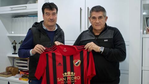 Rafael Escobar, entrenador de la UD San Pedro
