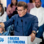 Feijóo señala que la resolución de la Eurocámara confirma que el Gobierno "blanquea a Puigdeont"