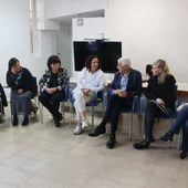 Salut apujarà els sou a metges i infermeres que vulguin treballar en centres d’atenció primària de difícil cobertura Salut apujarà els sou a metges i infermeres que vulguin treballar en centres d’atenció primària de difícil cobertura