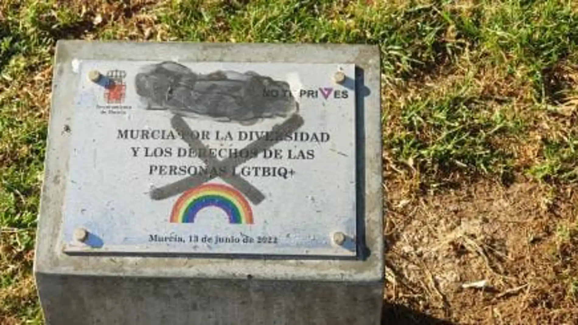 Vandalismo placa LGTBI+ en Murcia