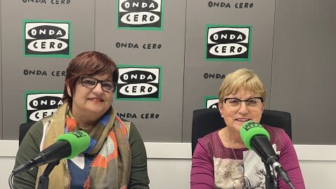 &Aacute;ngela Marcet, represnetante de la Cofrad&iacute;a de Jes&uacute;s Nazareno de la Vila Joiosa y Malena Soler de l''Ateneu Musical de la Vila Joiosa.