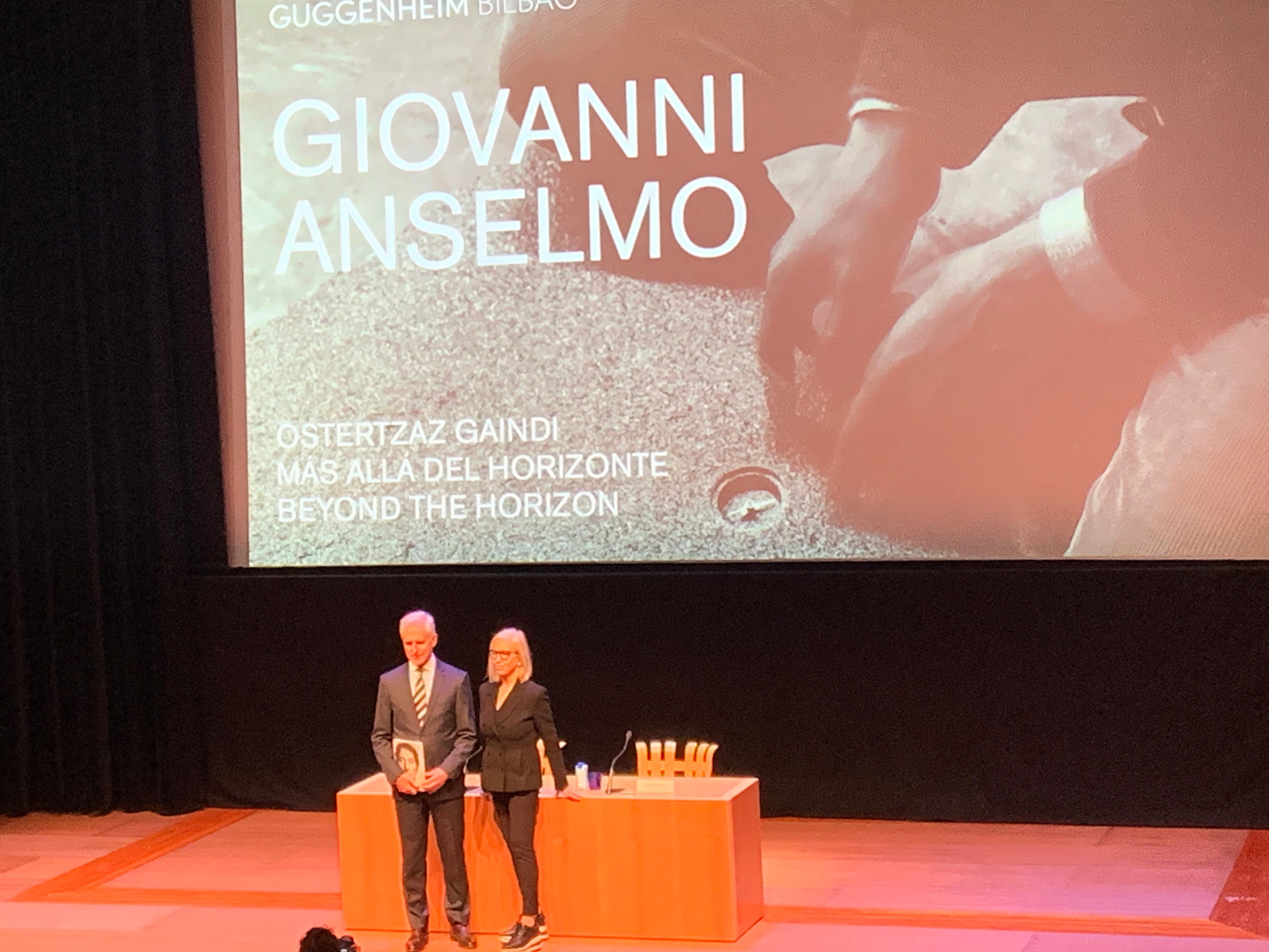 El Guggenheim expone la visión del espacio y el tiempo de Giovanni Anselmo El Guggenheim expone la visión del espacio y el tiempo de Giovanni Anselmo