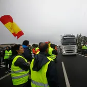Protestas de agricultores en la autovía A-4 Protestas de agricultores en la autovía A-4