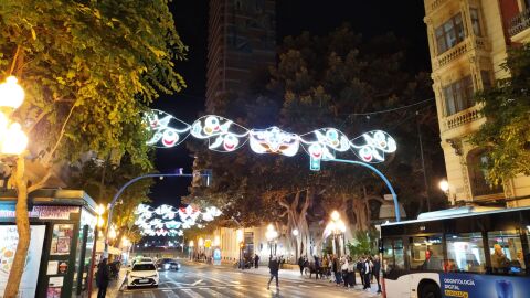 Encendido del alumbrado de carnaval en la Rambla de Alicante 