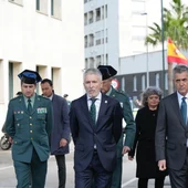 Fernando Grande-Marlaska acude a la Comandancia de la Guardia Civil de Cádiz tras el asesinato de dos agentes en Barbate. Fernando Grande-Marlaska acude a la Comandancia de la Guardia Civil de Cádiz tras el asesinato de dos agentes en Barbate.