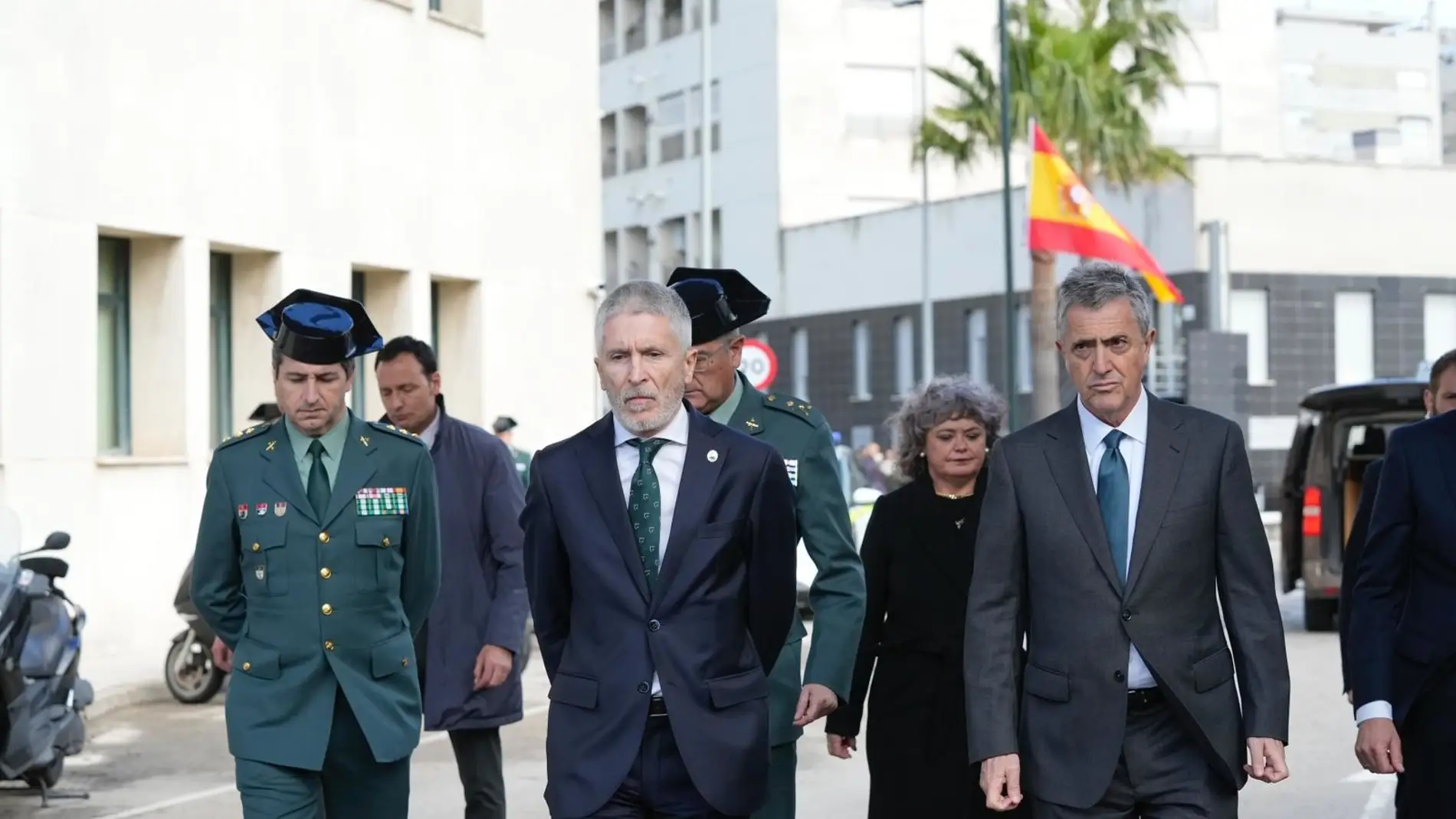 Fernando Grande-Marlaska acude a la Comandancia de la Guardia Civil de Cádiz tras el asesinato de dos agentes en Barbate.