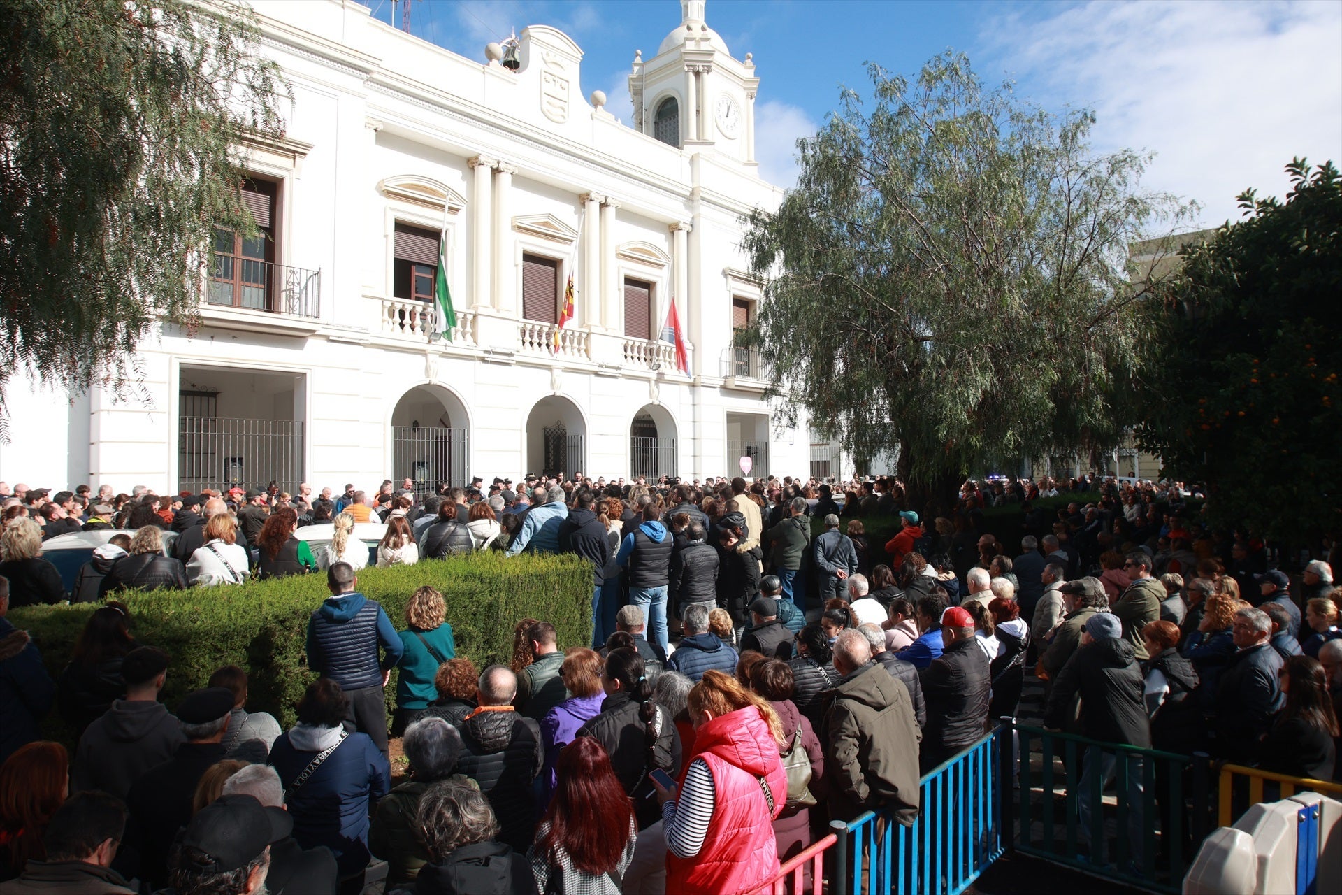 Barbate saldrá a la calle este domingo por "la dignidad de su pueblo" Barbate saldrá a la calle este domingo por "la dignidad de su pueblo"