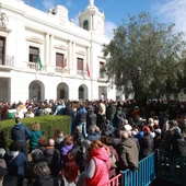 Barbate llora la muerte de los guardias civiles y reclama "más medios" contra el narcotráfico Barbate llora la muerte de los guardias civiles y reclama "más medios" contra el narcotráfico