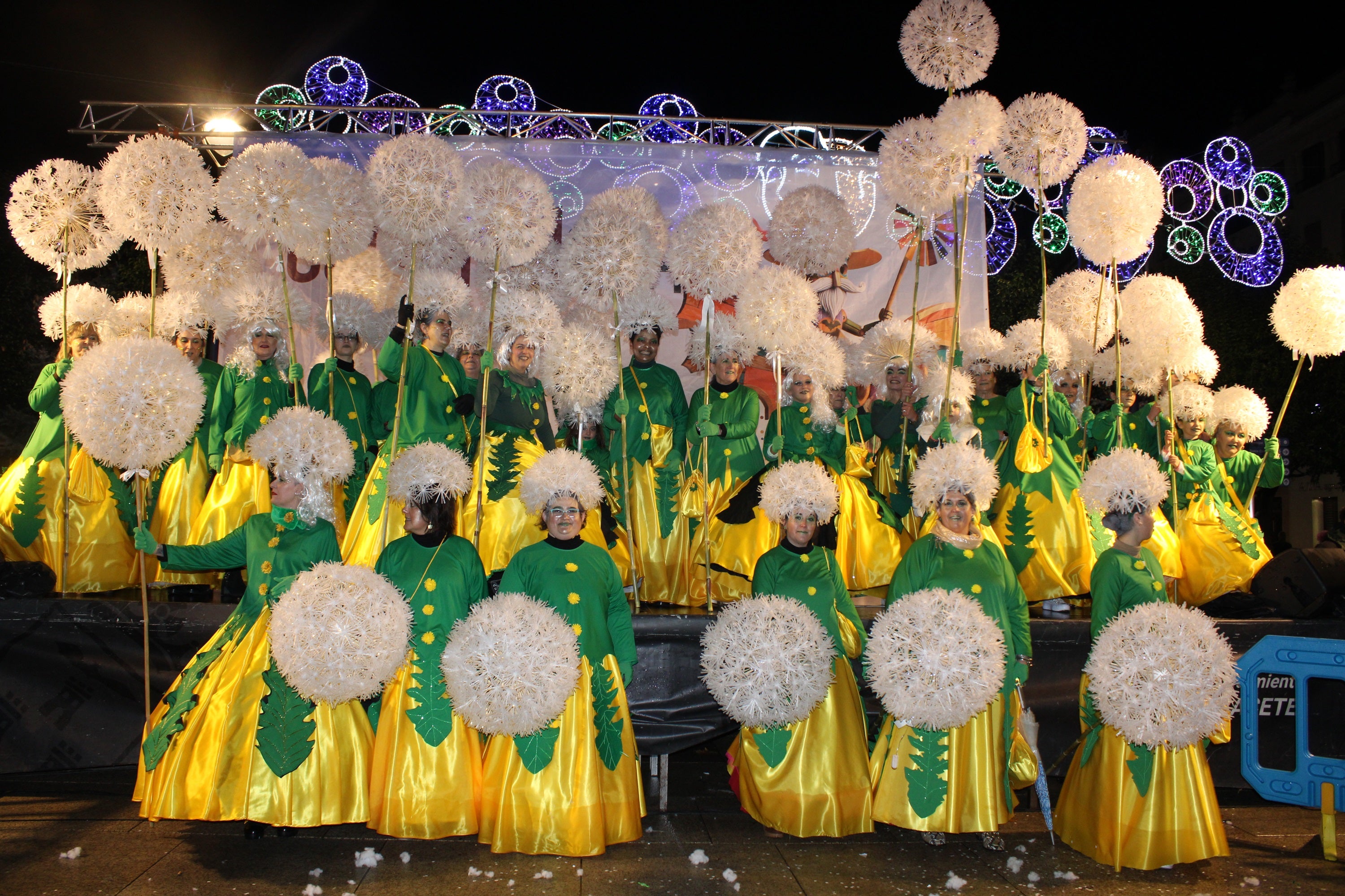 ‘Flores dientes de león’, primer premio en el carnaval de la capital ‘Flores dientes de león’, primer premio en el carnaval de la capital