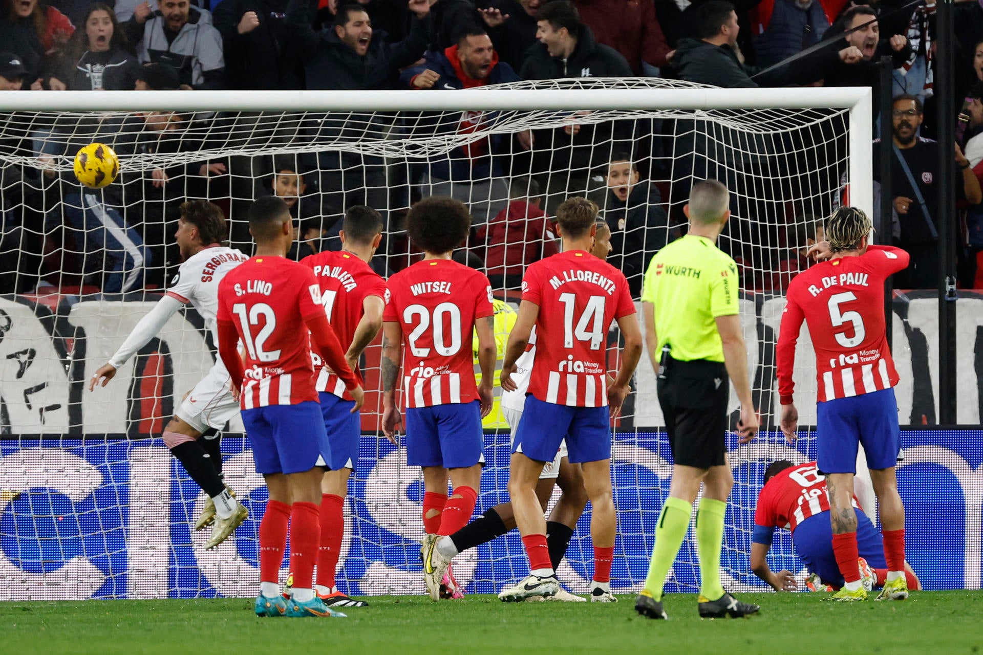 Un gol de Isaac Romero da el triunfo al Sevilla ante el Atlético de Madrid Un gol de Isaac Romero da el triunfo al Sevilla ante el Atlético de Madrid