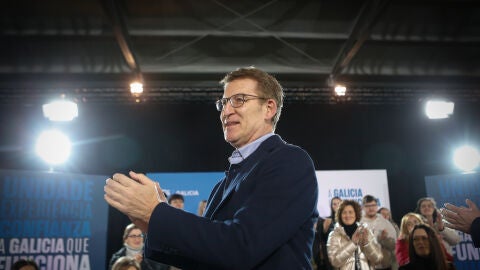 Alberto N&uacute;&ntilde;ez Feij&oacute;o en un mitin en Ourense