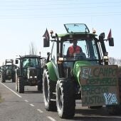 Tras el parón del domingo los agricultores retoman este lunes las protestas y los cortes de carreteras