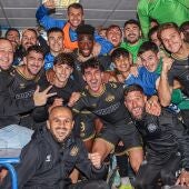 Los jugadores del Intercity celebran el triunfo ante el Algeciras.