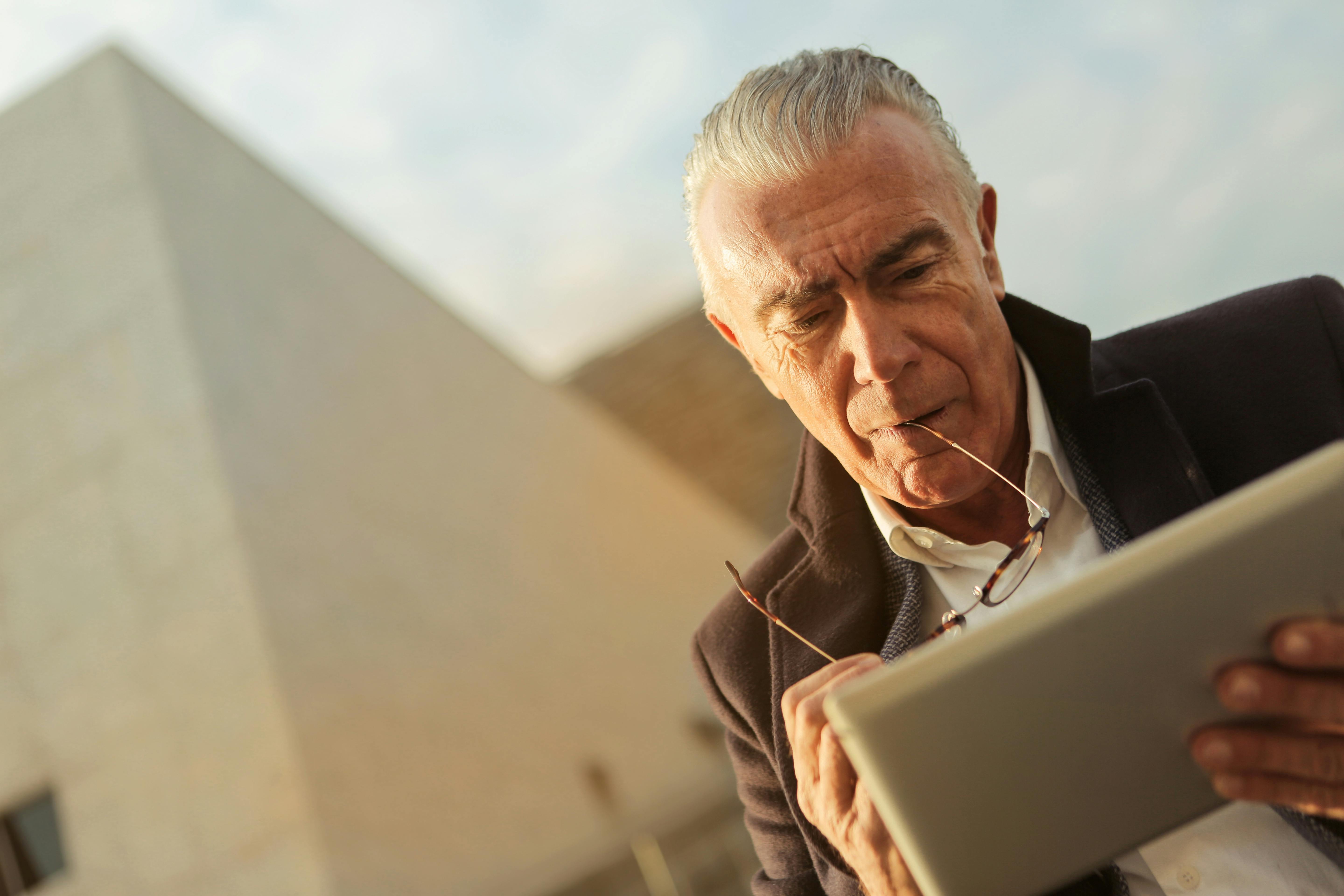 La banca impulsa la inclusión de los mayores en el reto de la digitalización La banca impulsa la inclusión de los mayores en el reto de la digitalización