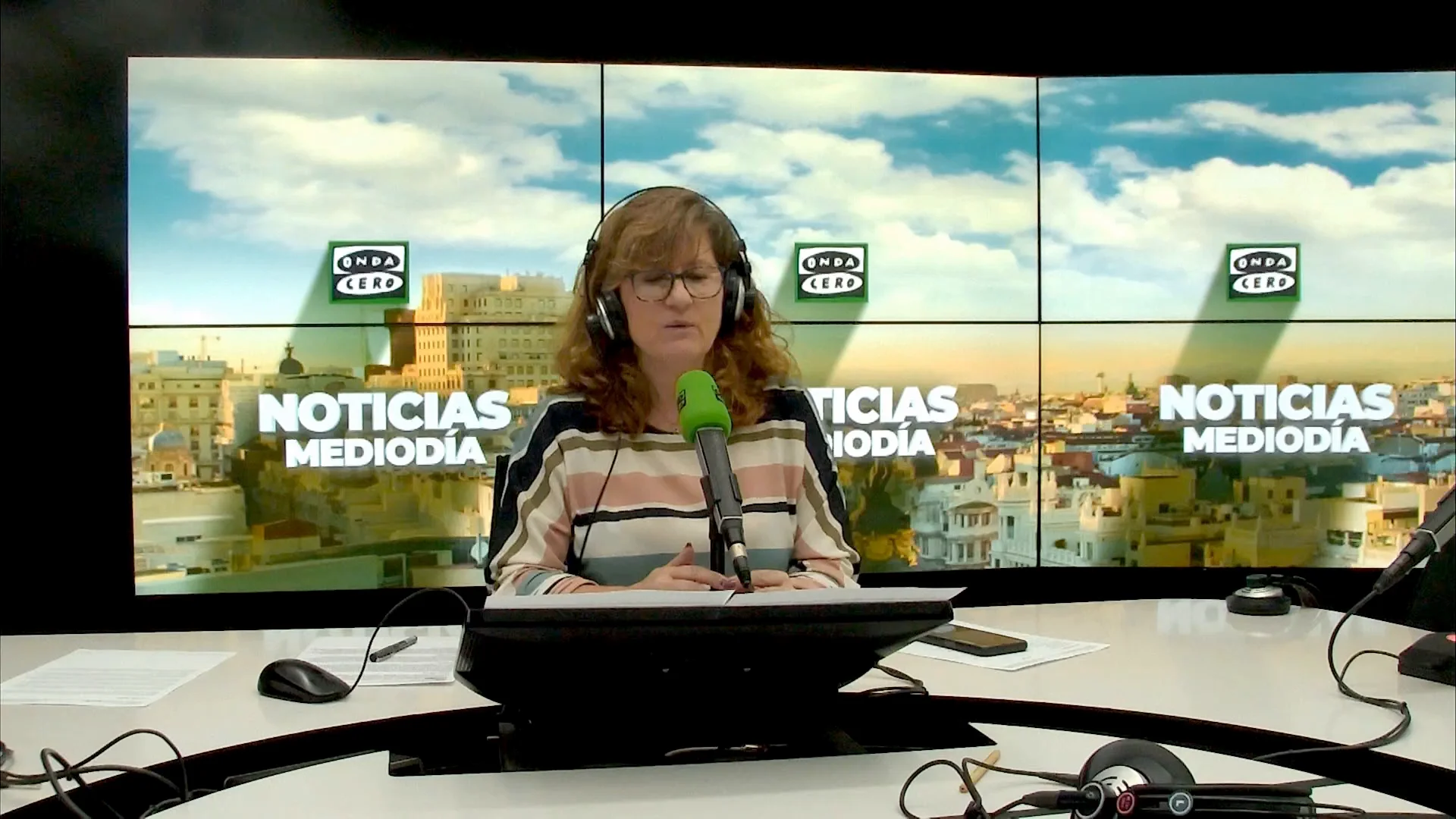 Elena Gijón: "Es comprensible que la Guardia Civil prefiera más material y menos medallas póstumas" Elena Gijón: "Es comprensible que la Guardia Civil prefiera más material y menos medallas póstumas"